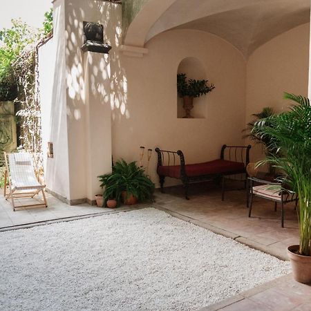 Appartamento Casa Aguila Casco Antiguo Patio Privado Caces Esterno foto