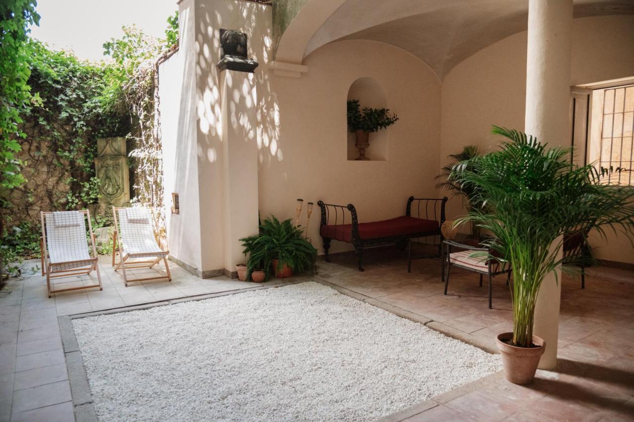 Appartamento Casa Aguila Casco Antiguo Patio Privado Caces Esterno foto