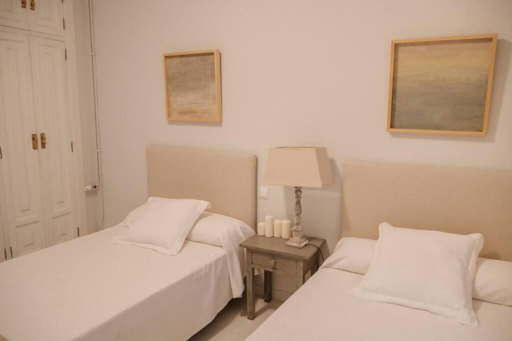 Appartamento Casa Aguila Casco Antiguo Patio Privado Caces Esterno foto