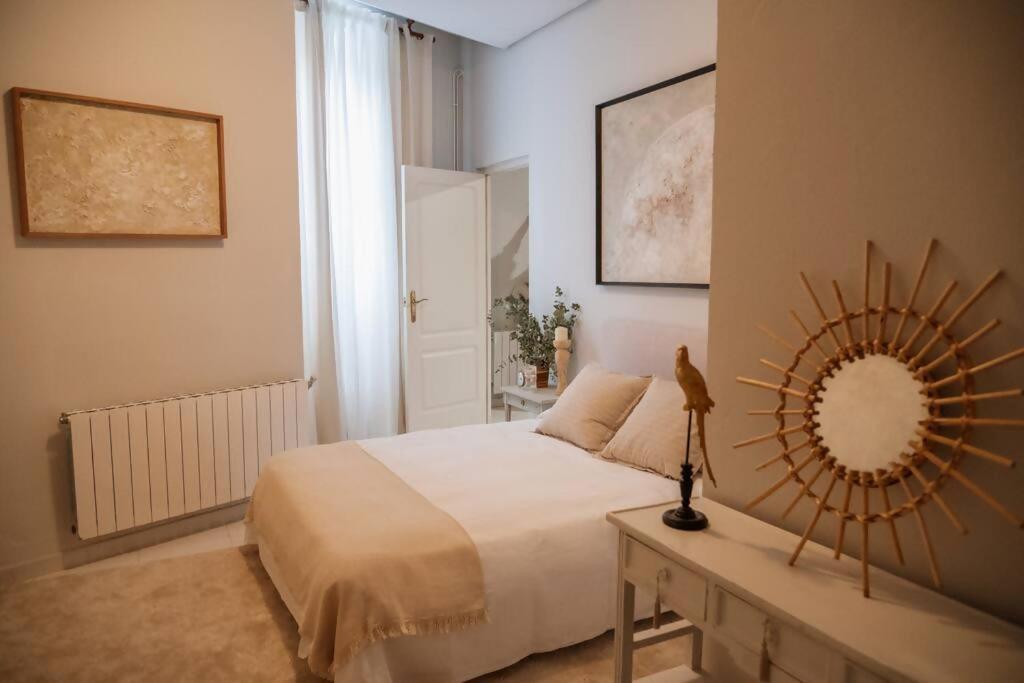 Appartamento Casa Aguila Casco Antiguo Patio Privado Caces Esterno foto