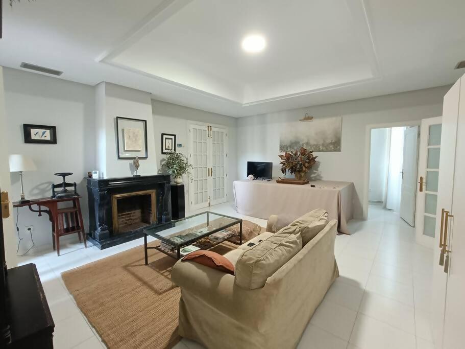 Appartamento Casa Aguila Casco Antiguo Patio Privado Caces Esterno foto