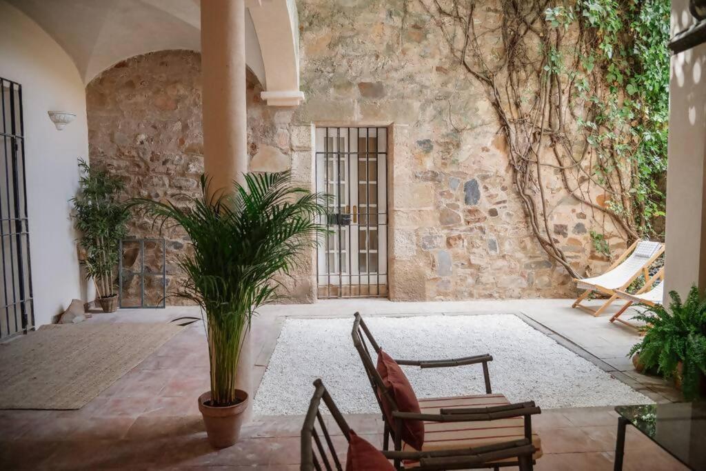 Appartamento Casa Aguila Casco Antiguo Patio Privado Caces Esterno foto
